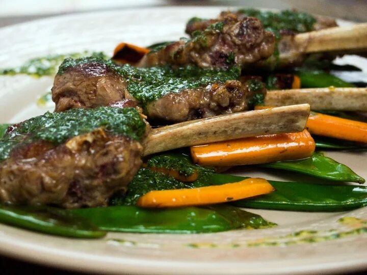 Тушеное мясо. Каурма гагаузская. Что можно приготовить из баранины быстро. Каурма из баранины. Жаркое баранина с картошкой.