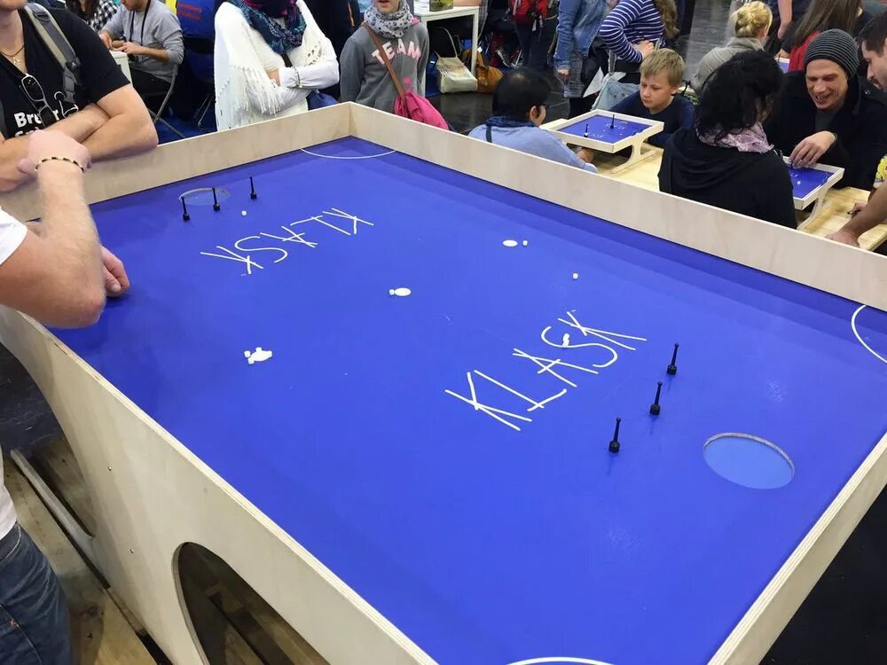 Класк. Аэрохоккей-настольный футбол класк. игра klask. klask настольная игра. магнитный футбол klask.