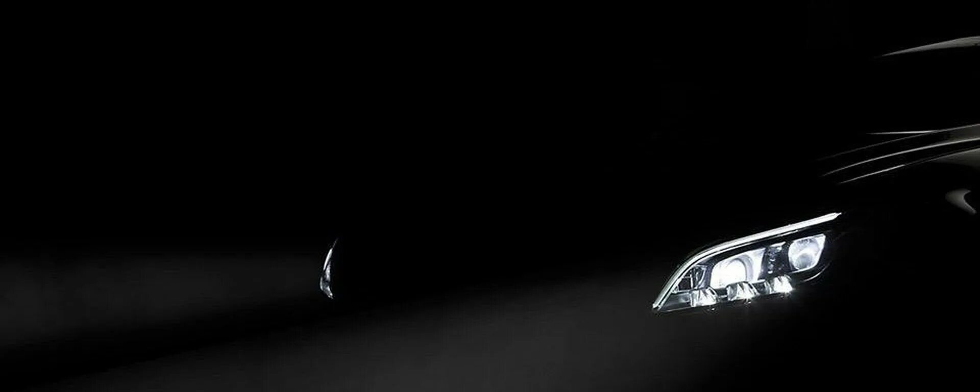 Far black. Ангельские глазки бмв е60 ночью. Додж челленджер черный с красными фарами. Bmw i8 фары. Фары бмв f30.