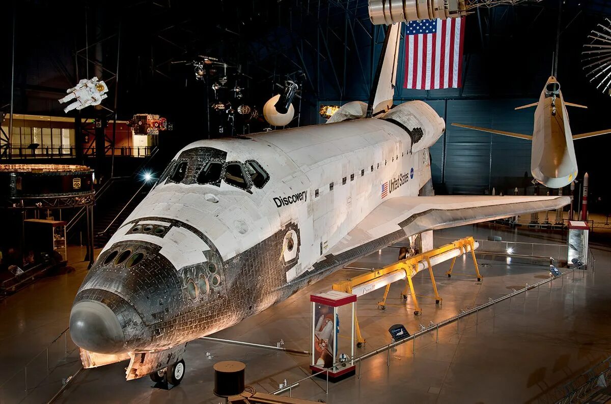 Как называется американский космический корабль. Спейс шаттл космический корабль. Спейс шаттл Дискавери. Американский космический корабль “шаттл”. Музей Дискавери шаттл Дискавери.