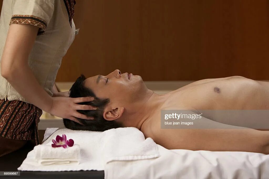 Vietnam massage. Тайский массаж голова и плечи. Spa attendant. Head massage.