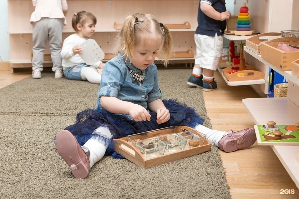 монтессори занятия. школа монтессори воронеж. детский монтессори центр алиса воронеж. звоночки монтессори. детский центр монтессори.