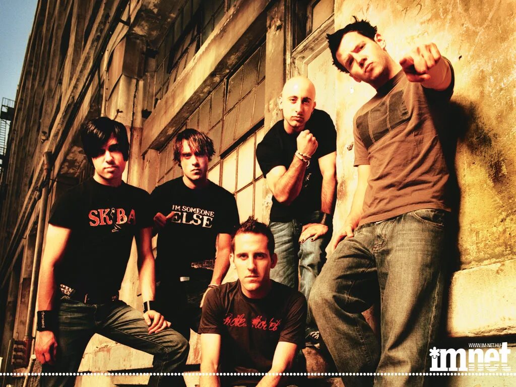 Simple Plan. Группа simple Plan. Задний фон для панк группы. Simple Plan в 90. Simple plan is