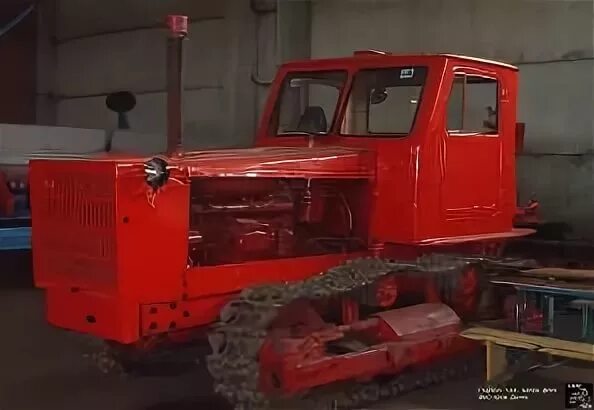 Трактор т4 погрузчик. Т 4а 01 алтаец. Бульдозер старенький. Алтаец трактор т-4 новый. Трактор гусеничный т-4а.