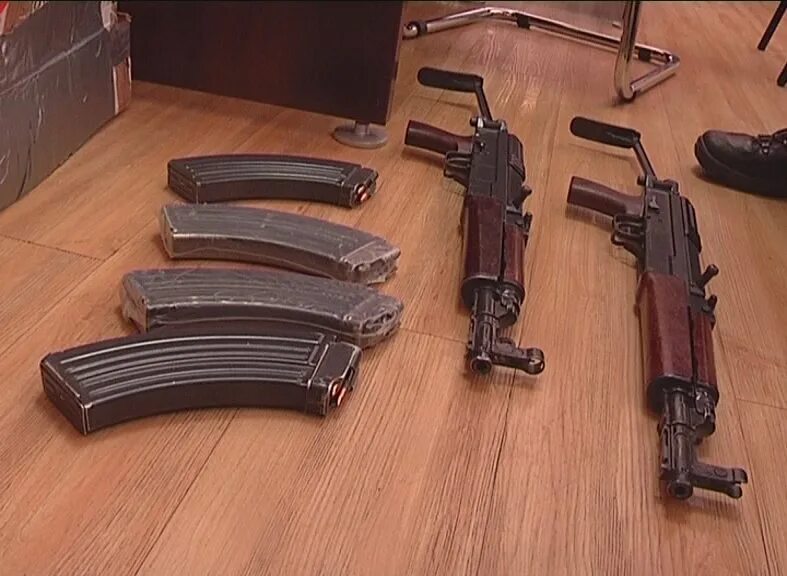 Купить оружие нелегально. Незаконное хранение автомата. Оружие в Новосибирске. Боевое оружие продаются. Чёрный рынок Новосибирск оружие.
