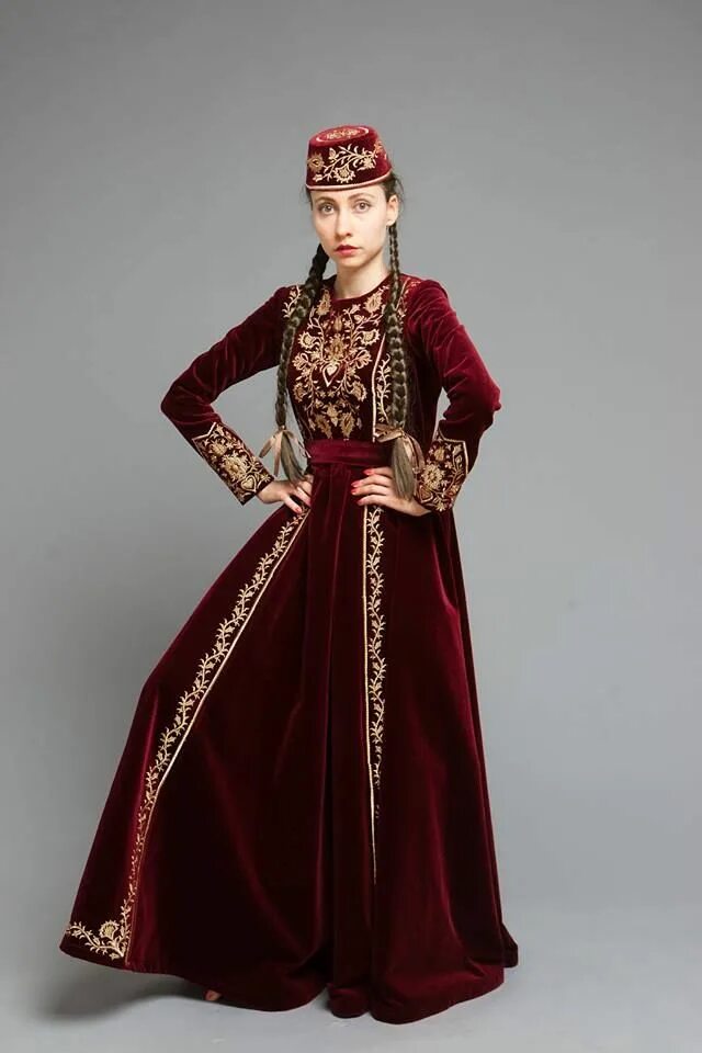 Бахчисарай одежда. Национальный костюм караимов в крыму. Одежда бахчисарай. Одежда крымского ханства бахчисарай. Национальная одежда татар крымских 16 века.
