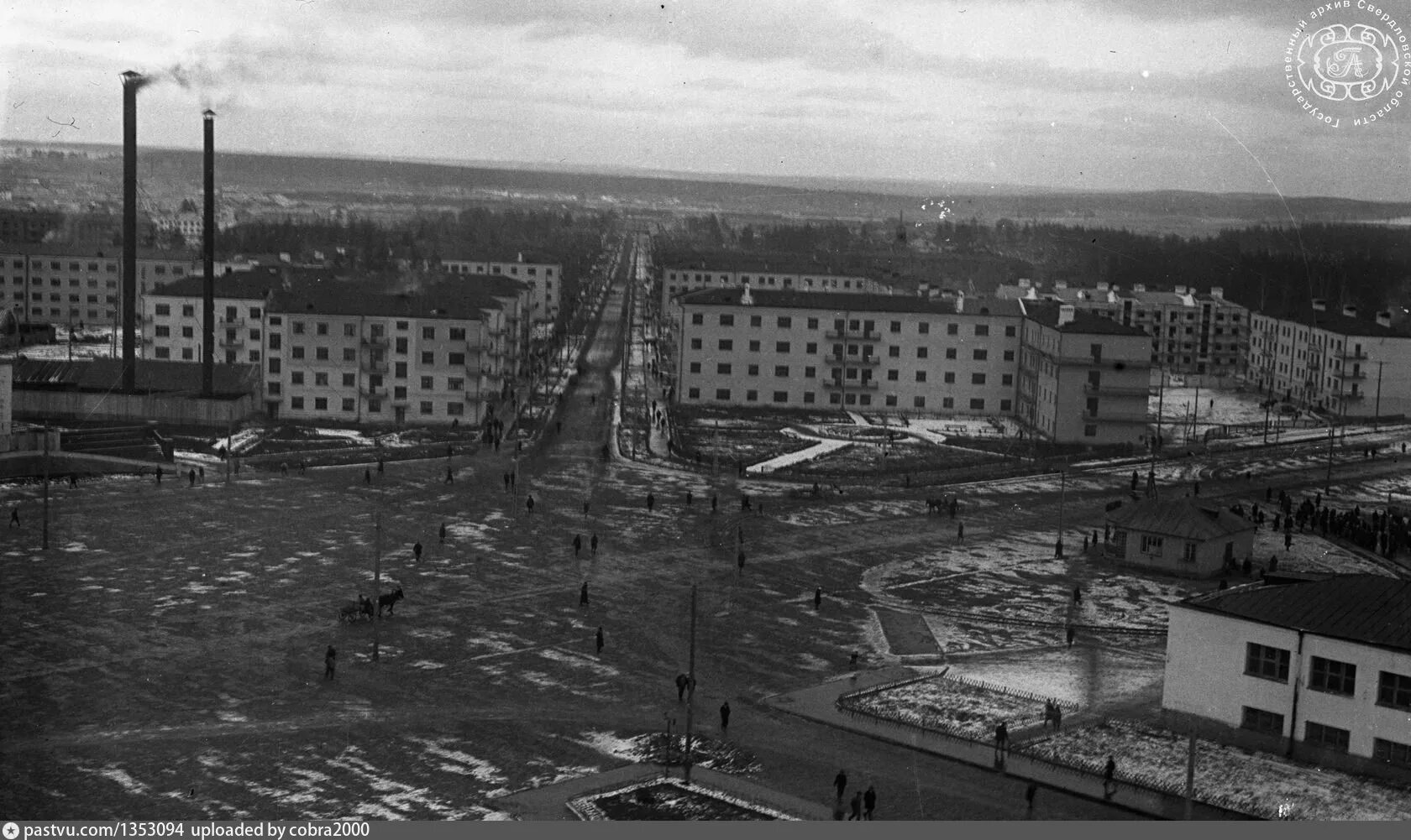 Первая пятилетка в свердловской области. Уралмаш площадь первой Пятилетки. Площадь первой Пятилетки Екатеринбург. Площадь первой Пятилетки Уралмаш Екатеринбург. Площадь Пятилетки Екатеринбург Уралмаш.