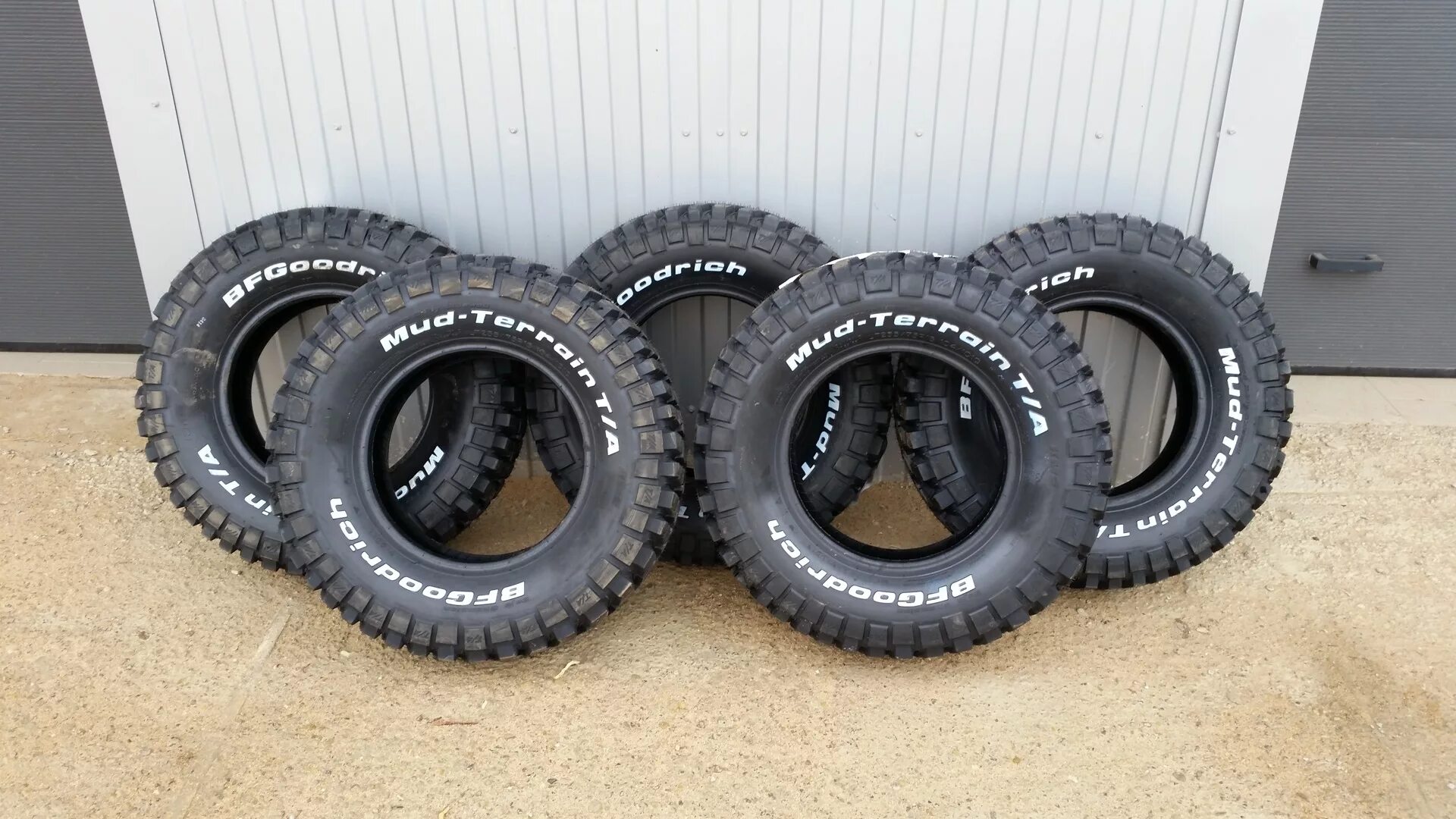 Jimny 235/75 r15. 215/75 R15 Jimny. Грязевая резина на Сузуки Джимни. Грязевые колеса на Джимни.