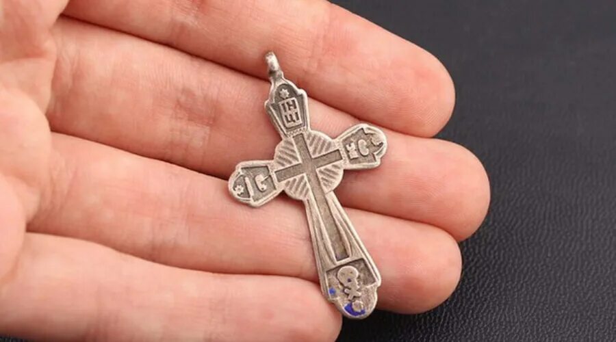 куда девать старый нательный крестик
