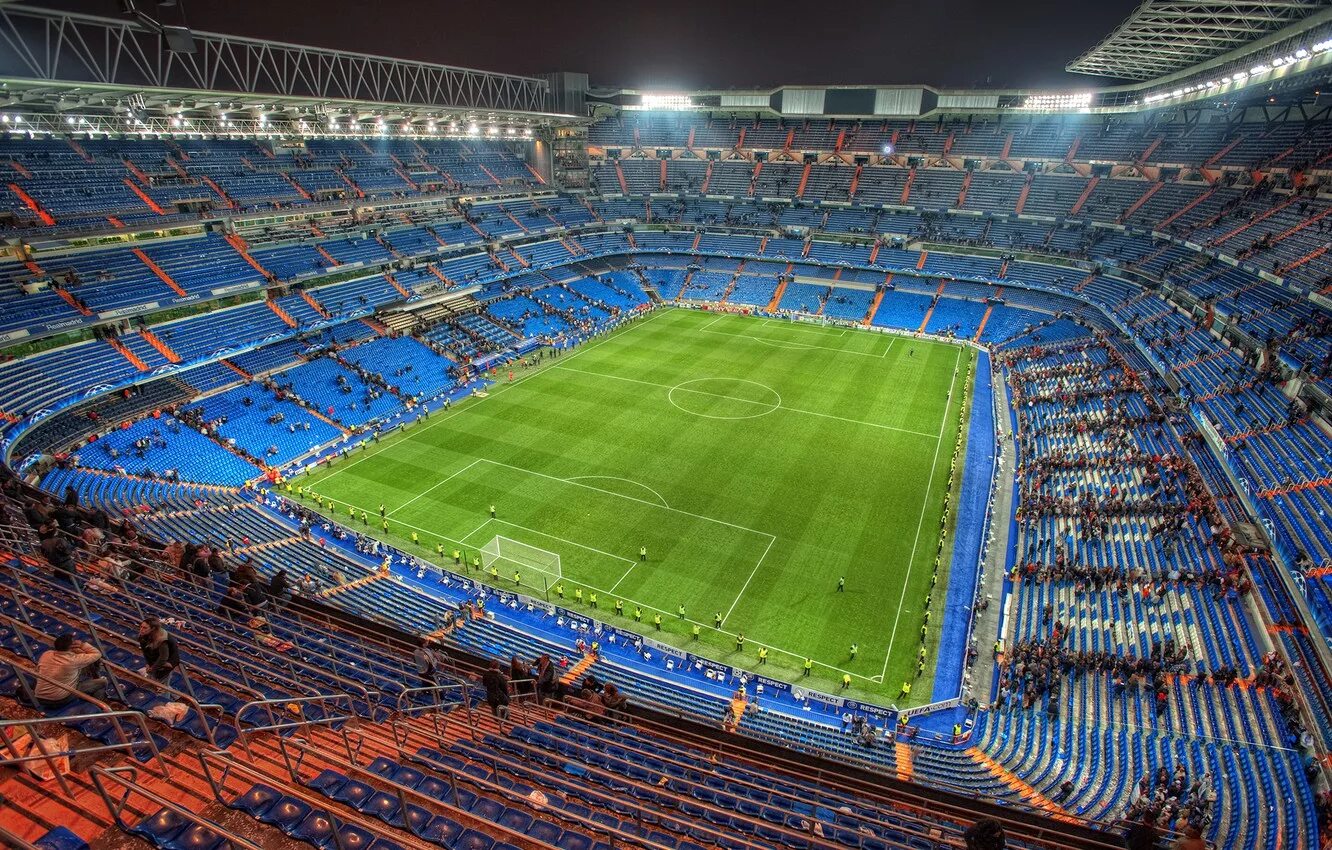Стадионы примеры. Сантьяго Бернабеу стадион. Стадион Сантьяго Бернабеу Мадрид. Реал Мадрид Сантьяго Бернабеу. Стадион «Сантьяго Бернабеу» (Мадрид, Испания).