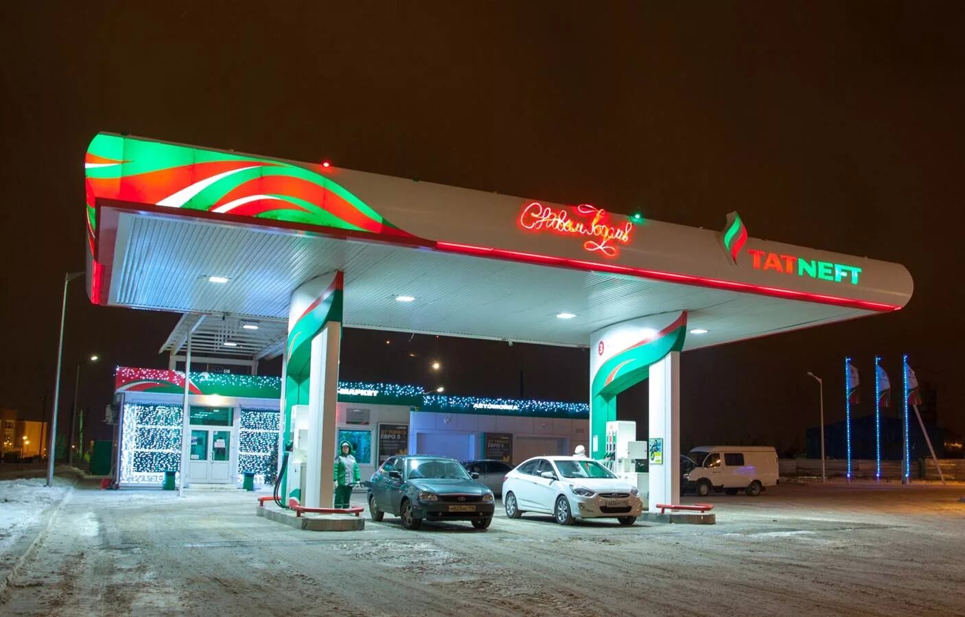 Azs tatneft. Стелла заправка татнефть. Нижнекамск татарстан. Татнефть магазины на азс ассортимент. Татнефть череповец.