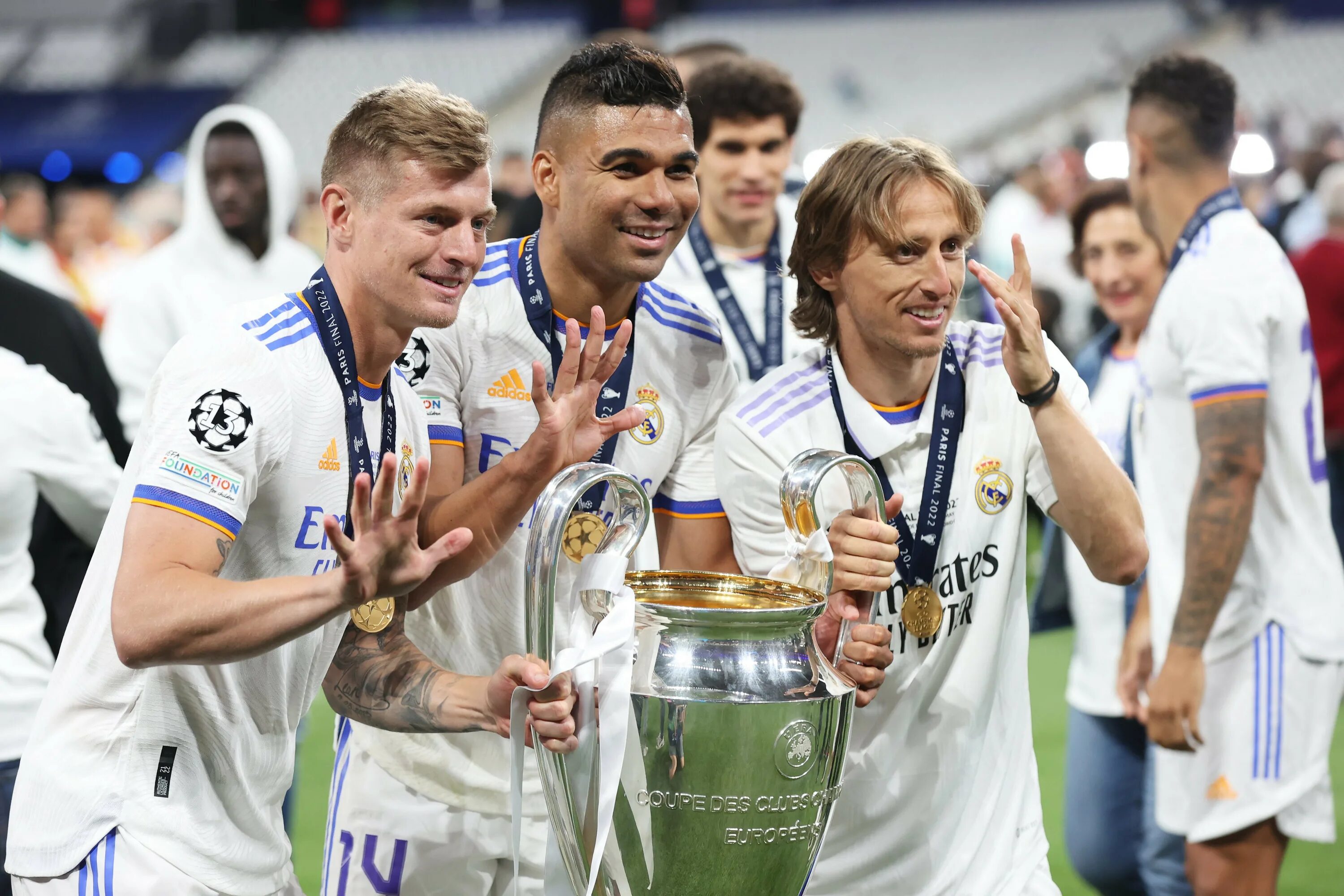 Real madrid champions. Тони Кроос Реал Мадрид. Кроос и Модрич. Модрич Реал Мадрид. Реал Мадрид 2022.