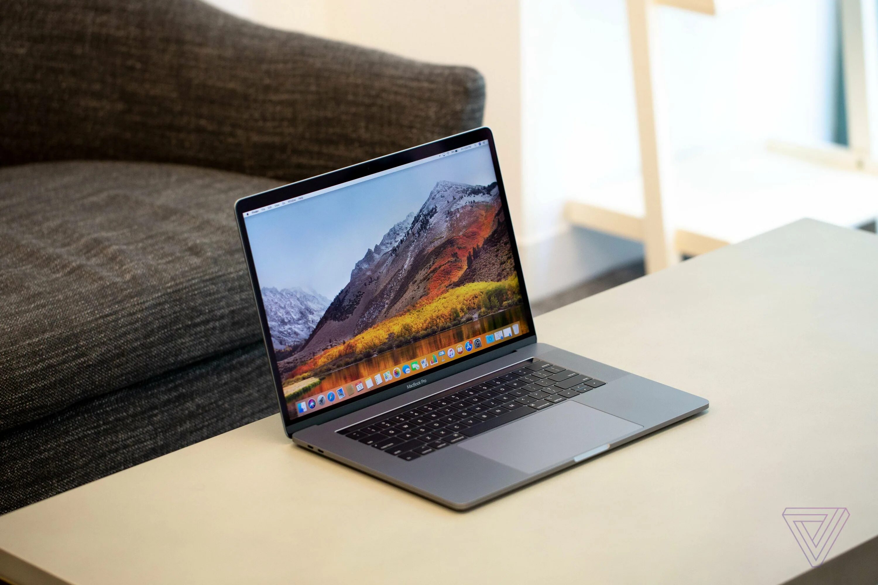 Apple MACBOOK Pro 2018. Ноутбук эйпл Мак. MACBOOK Pro 15 2018. Ноутбук Apple MACBOOK Air 15". Модели macbook pro