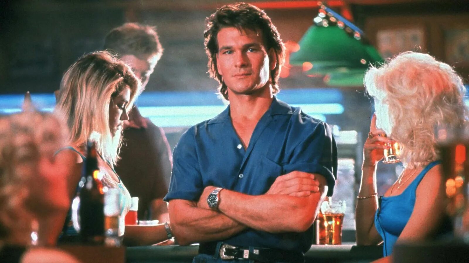 Дом у дороги road house. "Придорожная закусочная" / "Road House" (1989),. Патрик Суэйзи дом у дороги. Патрик Суэйзи Roadhouse.