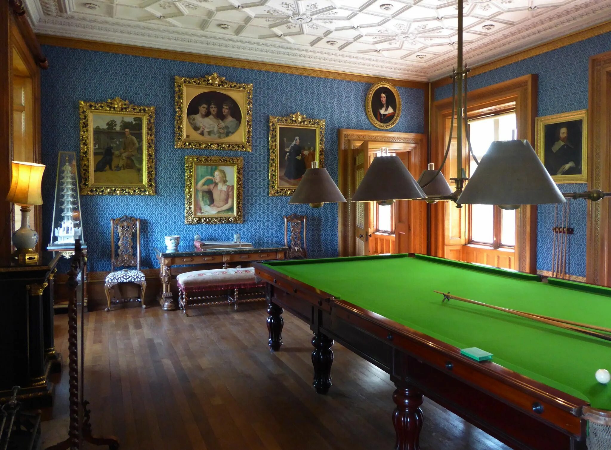 Upstairs hall. Поместье Белтон Хаус внутри. Белтон Хаус интерьеры. Charlecote Park. Кларенс-Хаус.