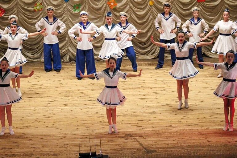 Детский хореографический коллектив. Школьное выступление. Ансамбль локтева ссср. Сдо гимназия 177. Школа года выступления.