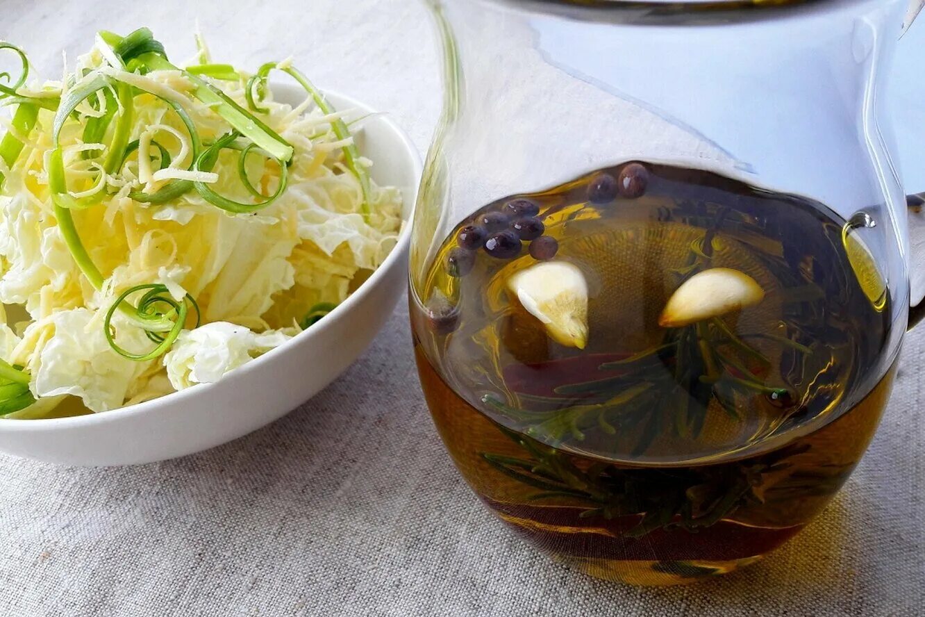 Заправка для овощного салата. Соус для овощей. Самый вкусный соус для салатов. Соус для салатов из свежих овощей. Соус для салата.