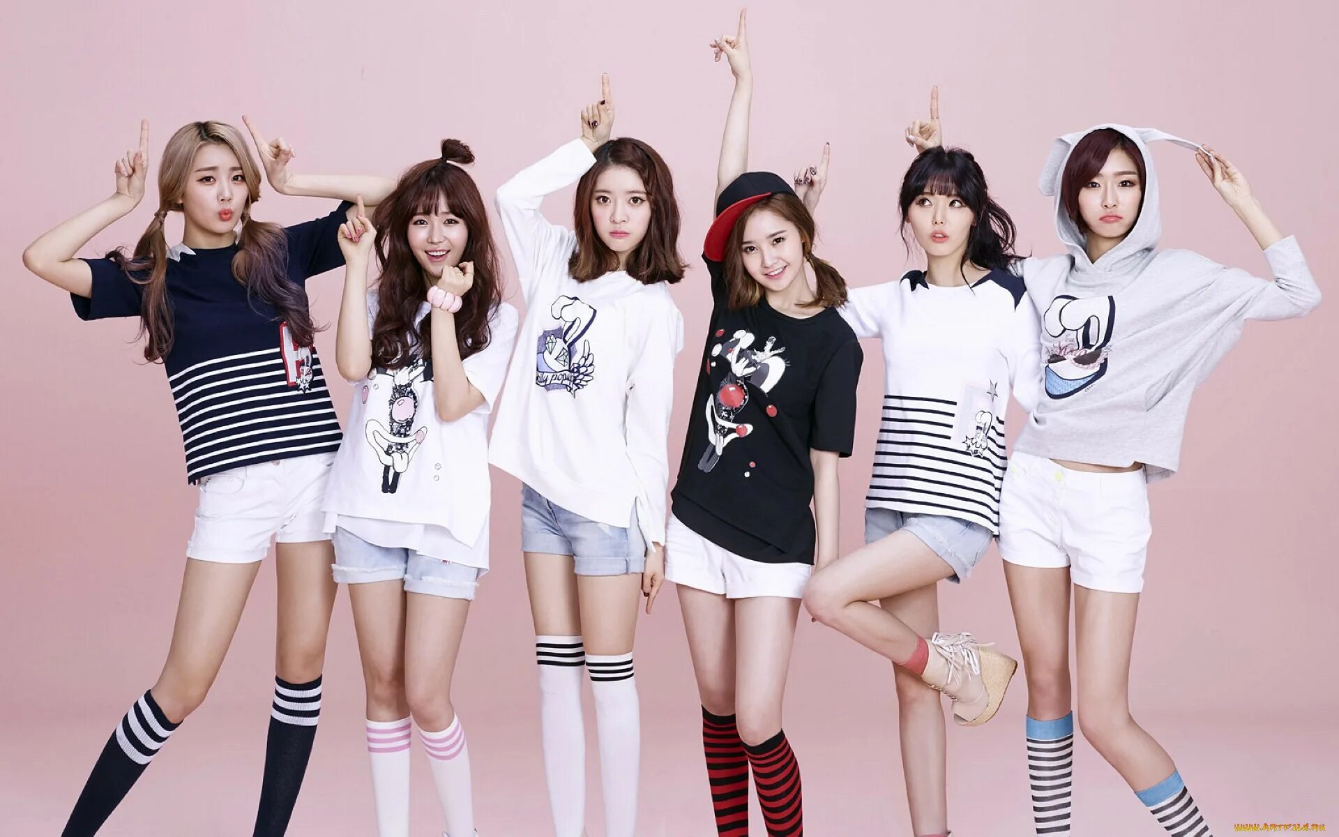Айдол группа. Группа эксид кпоп. Группы айдолов девушек. Корейская k-pop группа аоа. Корейские группа девушки apink.