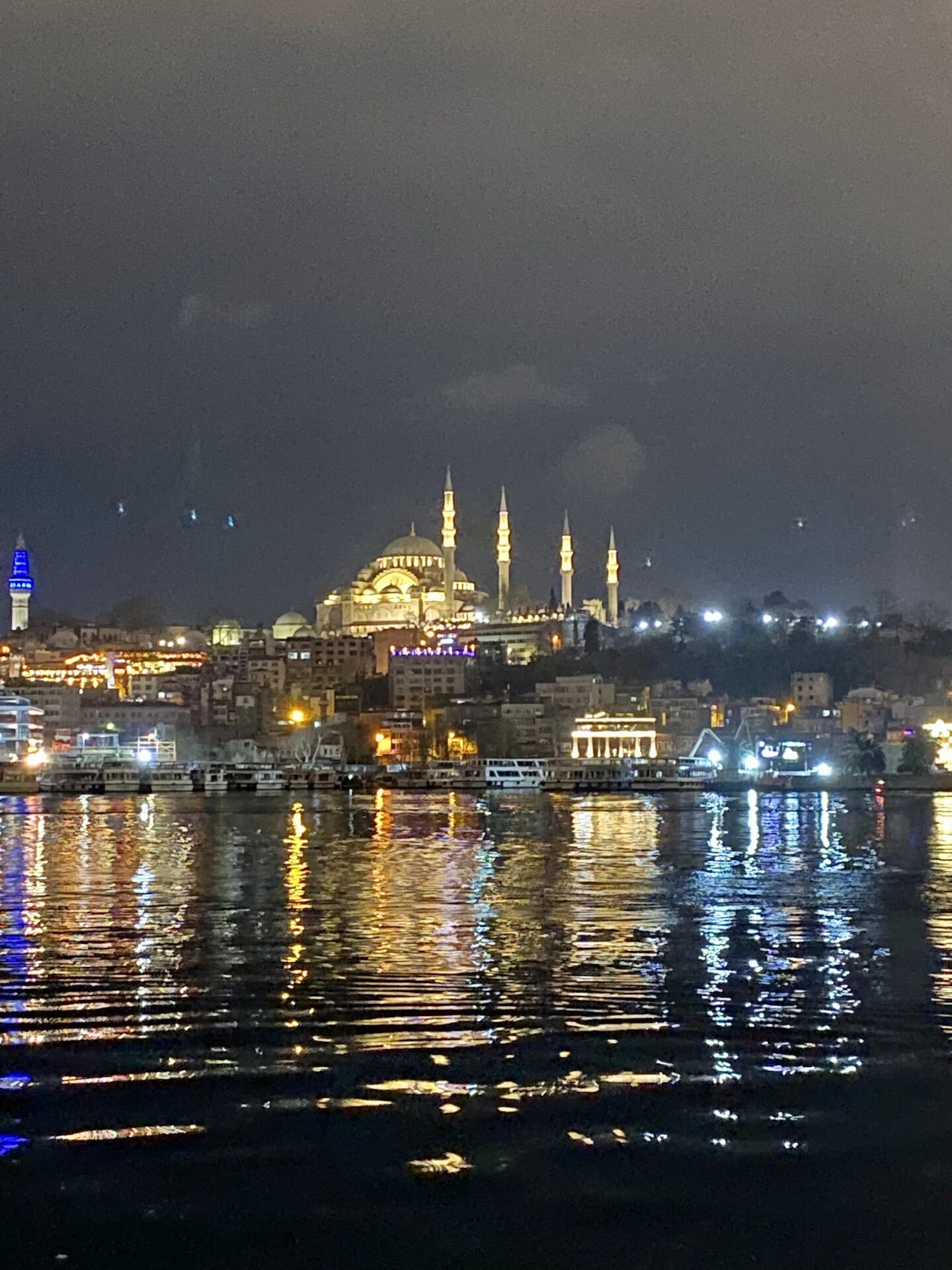 Погулять в стамбуле. Ночной Стамбул. Фото ночного Стамбула. Стамбул ночью фото. Ночной Стамбул Пятигорск.