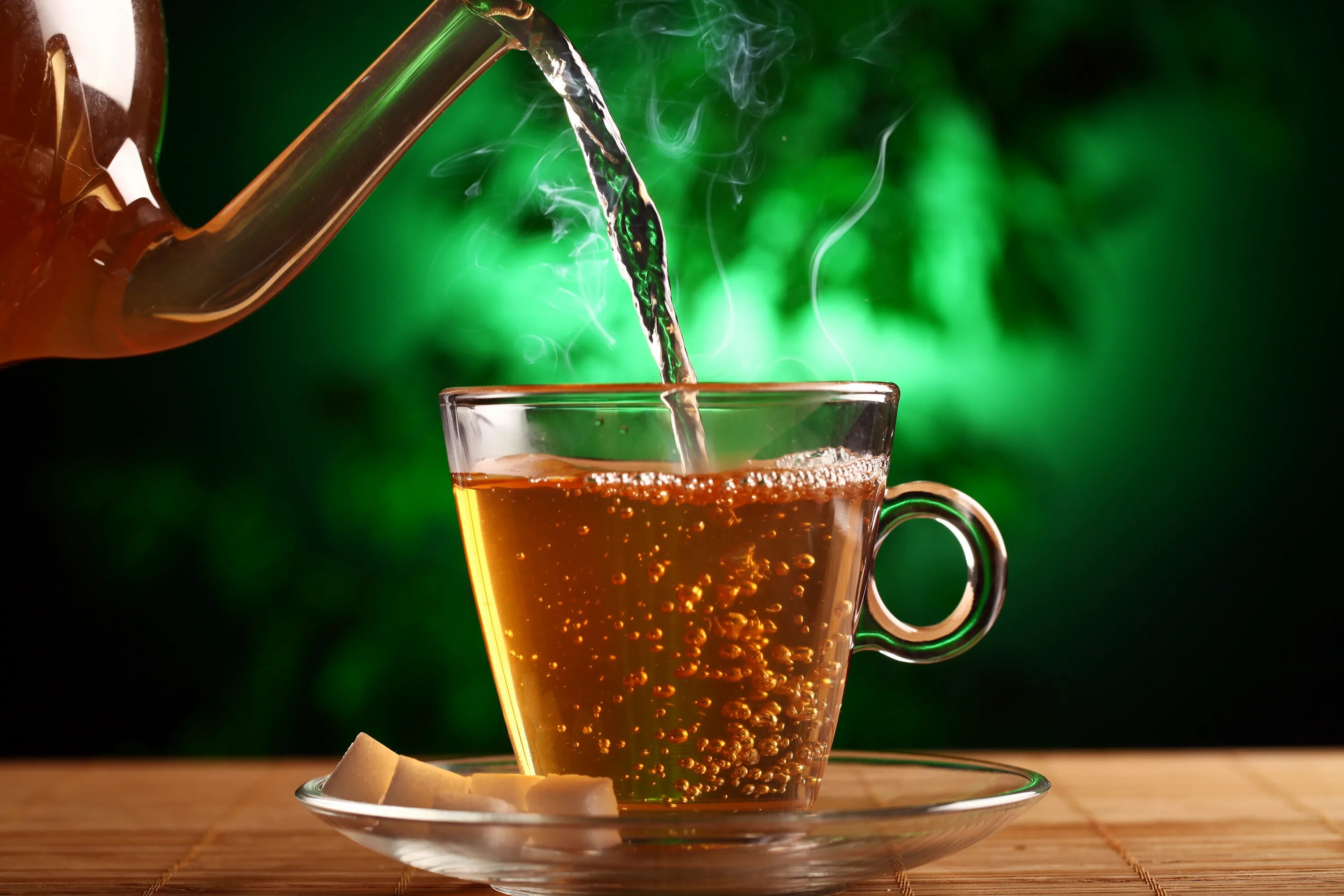 Горячий чай. Чашка чая. Чашка горячего чая. Химия в чашке чая. В жару пьют горячий чай