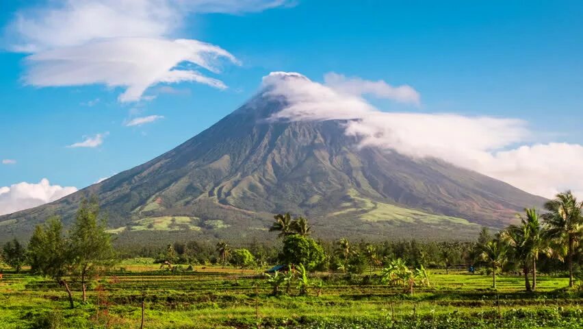 Действующий вулкан азии. Вулкан лусон. маунт майон вулкан. mt. mayon филиппины. mayon volcano, legazpi.