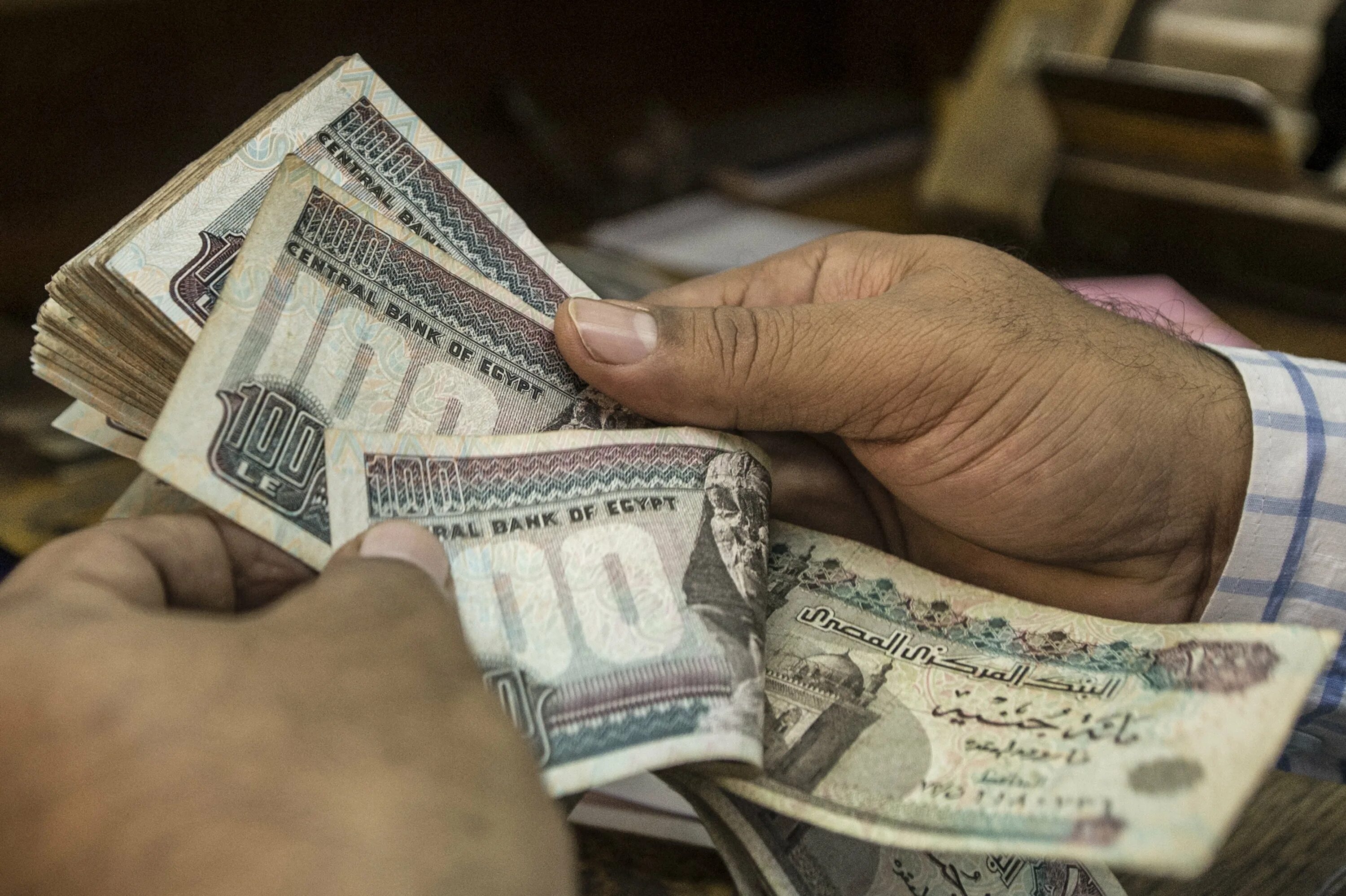 Сколько доллар в египте. Валюта Египта. Куча долларов. Девальвация это. Валюта Египта фунт.