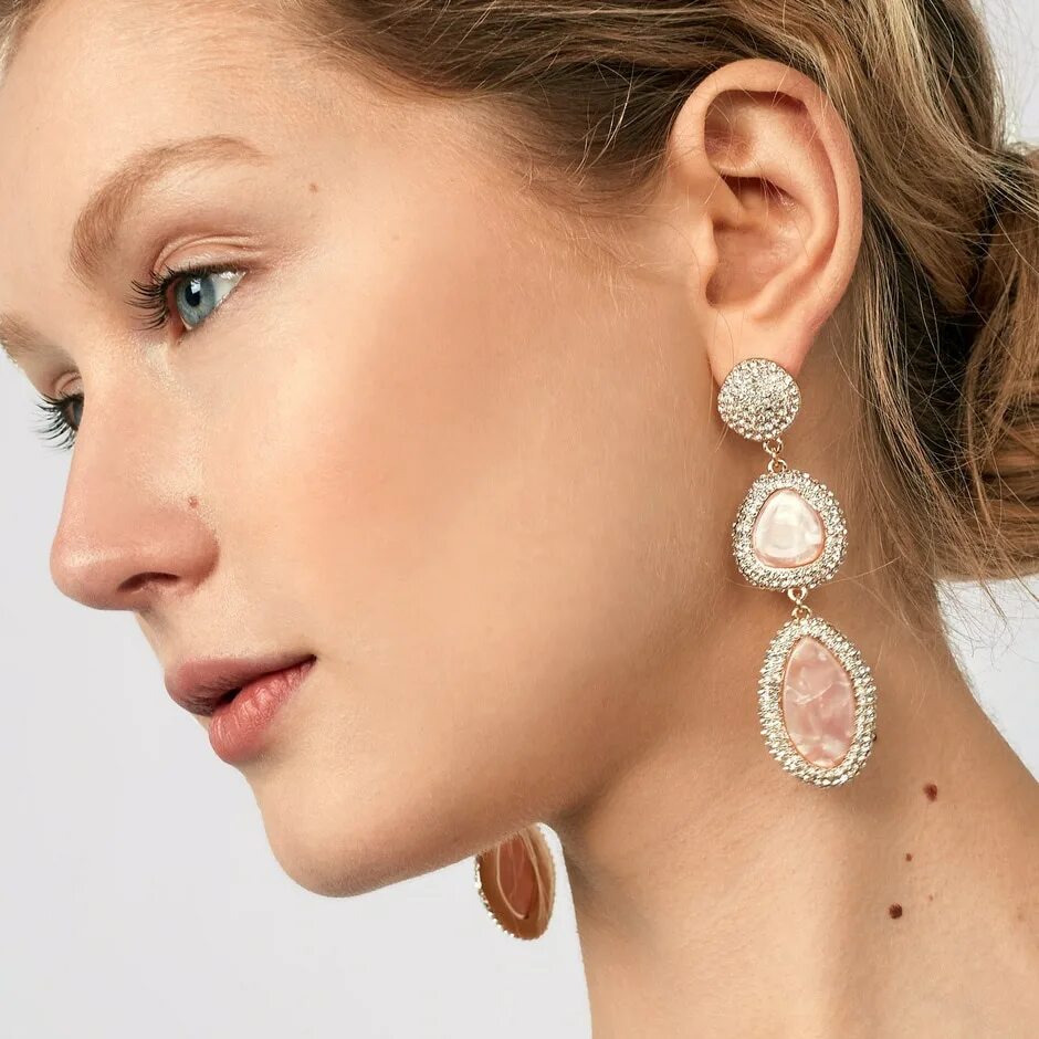 серьги стильные модные. модные серьги для девушек. серьги модные девушкам. серьги для подростков. крупные серьги бижутерия.