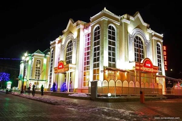 Солнечная 30. Красноармейская 30 екатеринбург. Главная улица 30. 1 торговый центр "малахит". Курган центр города.