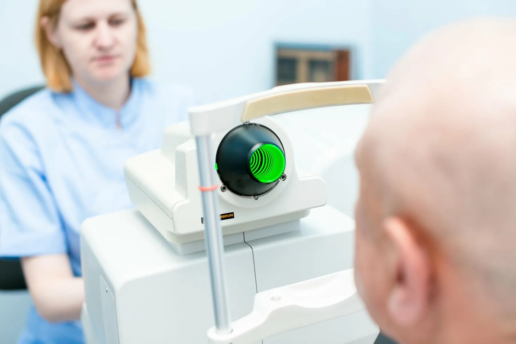 Аппарат для корректировки зрения. Глазной аппарат. Глазная клиника в Пятигорске. Кабинет контактной коррекции зрения.