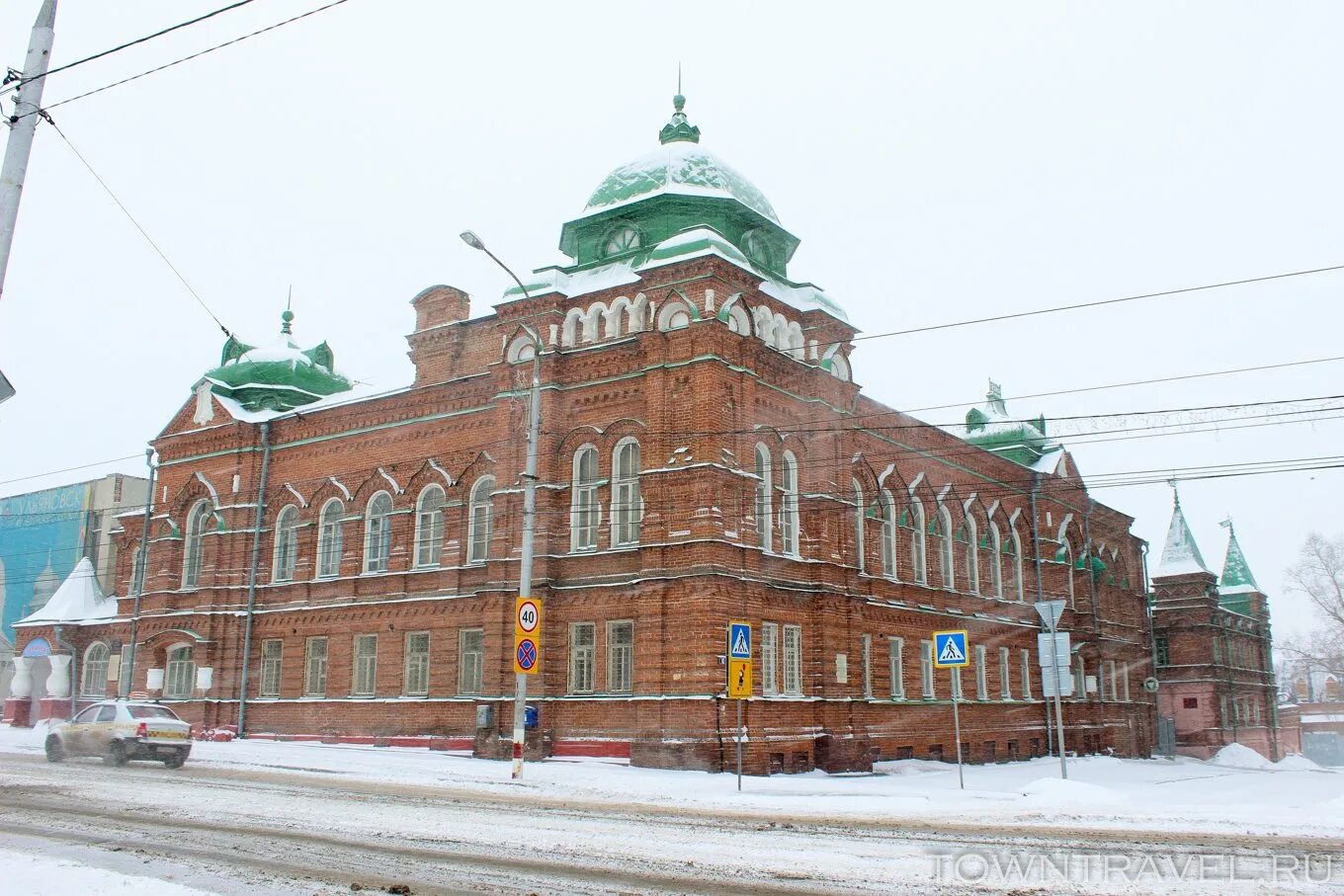 Спасская 17 Ульяновск. Памятники архитектуры Ульяновска. Дом музей Гончарова в Ульяновске. Симбирск Ульяновск Земская управа дом офицеров. Ульяновск здания города