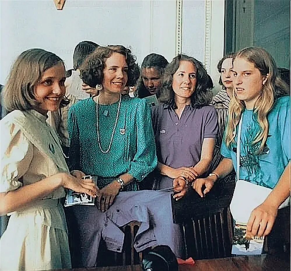 эйми тигарден. молодая и неутомимая. изабель («молода и прекрасна», 2013). две сестры. Marine vacth молода и прекрасна.