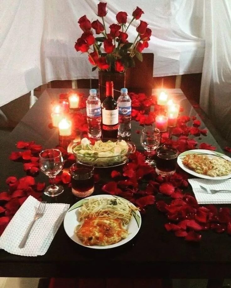 Красивый романтик. Романтический ужин. Романтический. Ужин при свечах. Столик для романтического ужина.