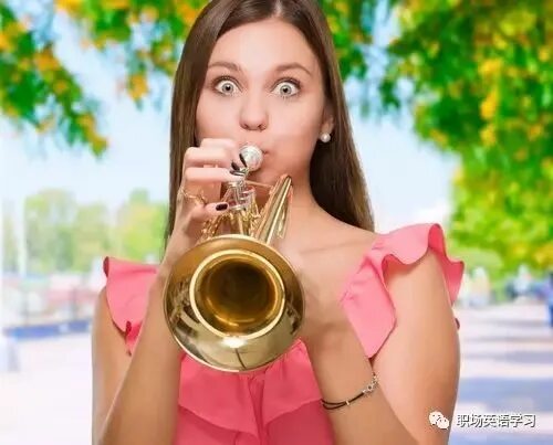 Женщина без трубы. Трубы у женщин. Фото дам с трубой. Girl Play Trumpet.