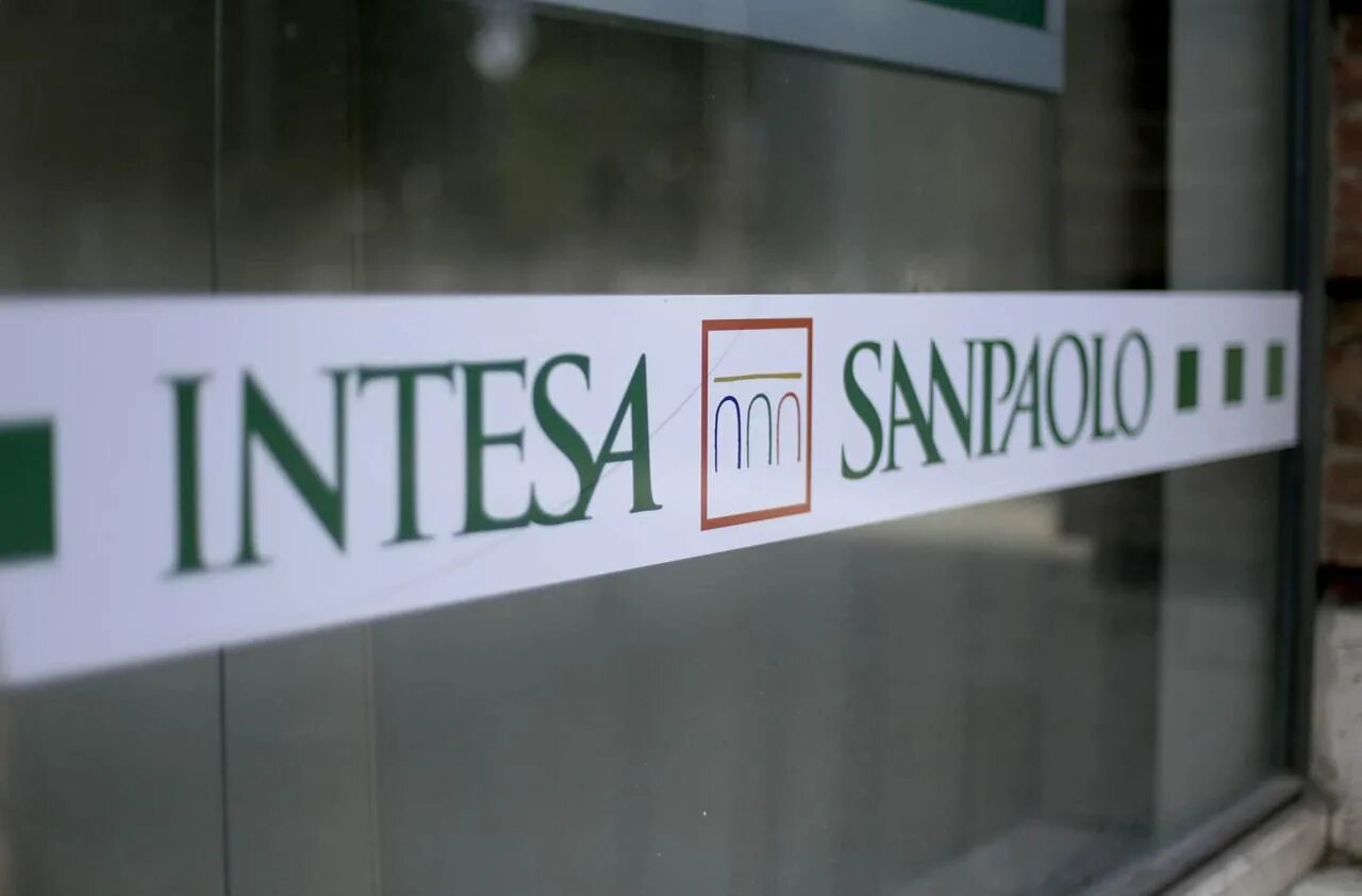 Intesa sanpaolo. Интеза Санпаоло. Банк Интеза. Banca Intesa Sanpaolo приложение. Intesa Bank Italy.