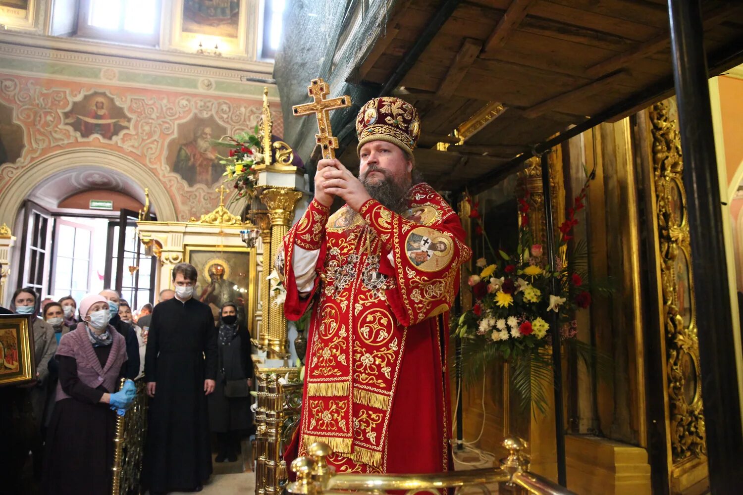 Служба в храме воскресения словущего. Храм воскресения словущего на успенском вражке. митрополит питирим в храме воскресения словущего. храм воскресения словущего на успенском вражке внутри. митрополит питирим нечаев храм воскресения словущего.