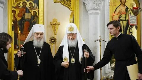 Митрополит в церкви