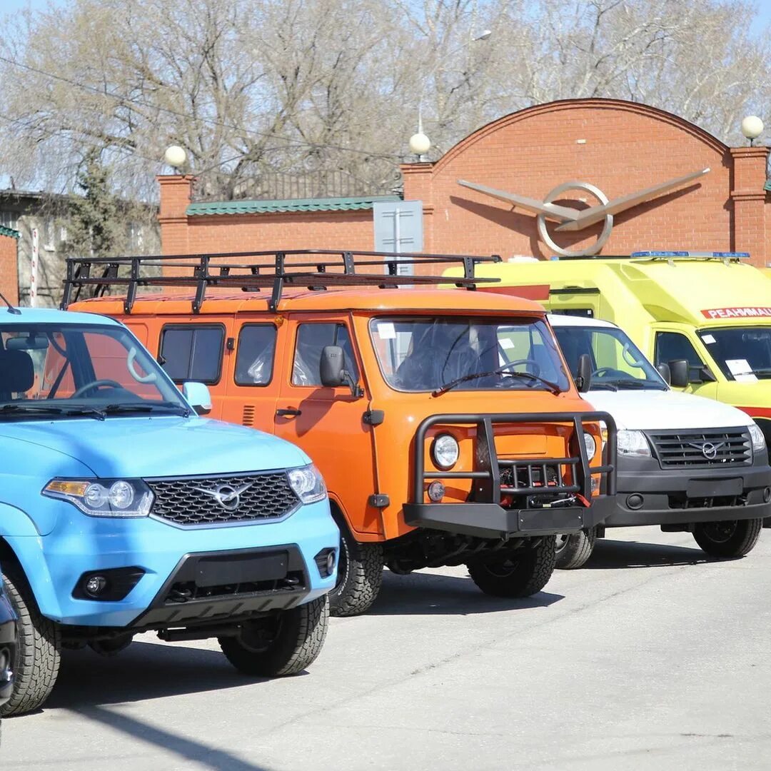 Уаз адрес ульяновск. Ульяновский автомобильный завод уаз. ульяновск ульяновский автозавод. завод уаз в ульяновске. здание автозавода уаз ульяновск.