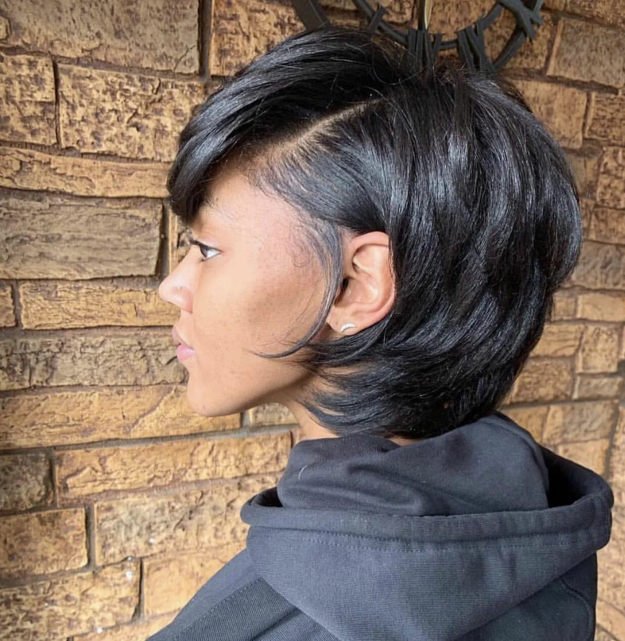 Cute Textured Brunette Pixie-Bob Ideias de cabelo, Cabelo curto feminino, Cabelo
