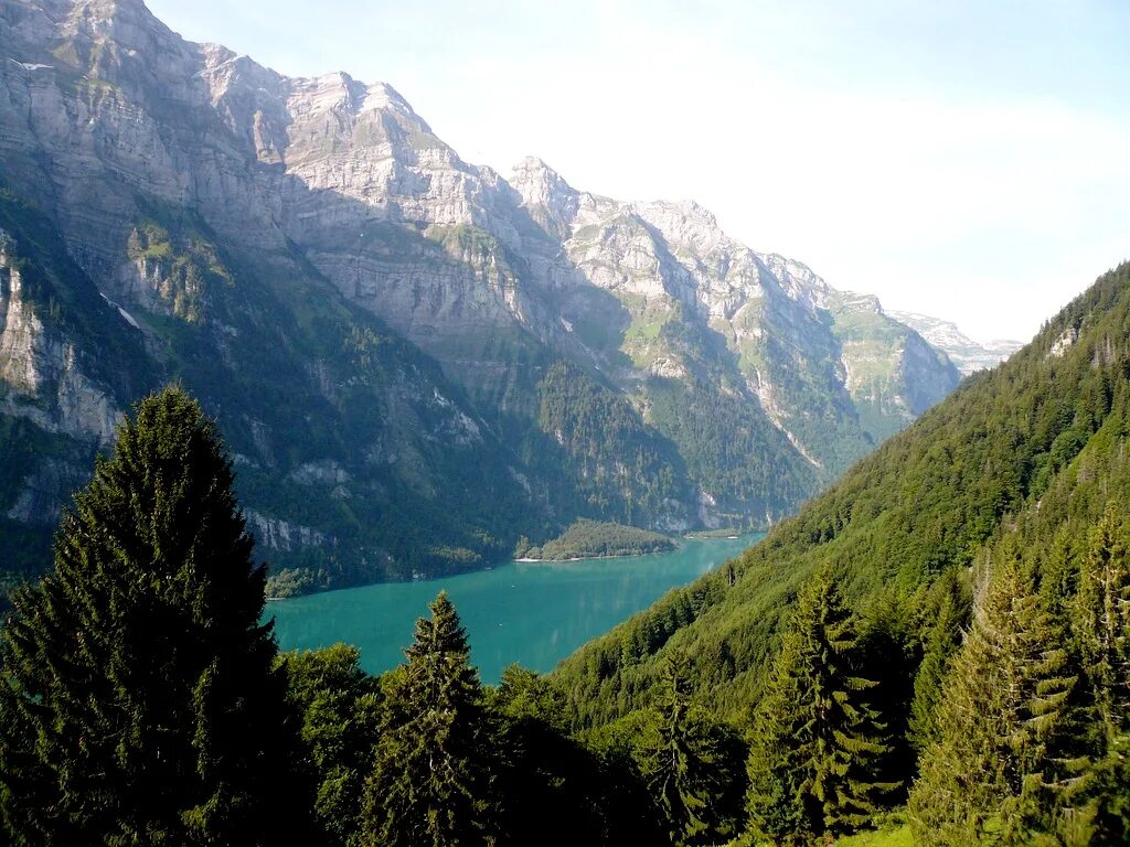Горный сток. Швейцария клентальское озеро. Гларнские Альпы. Швейцария география и фото.