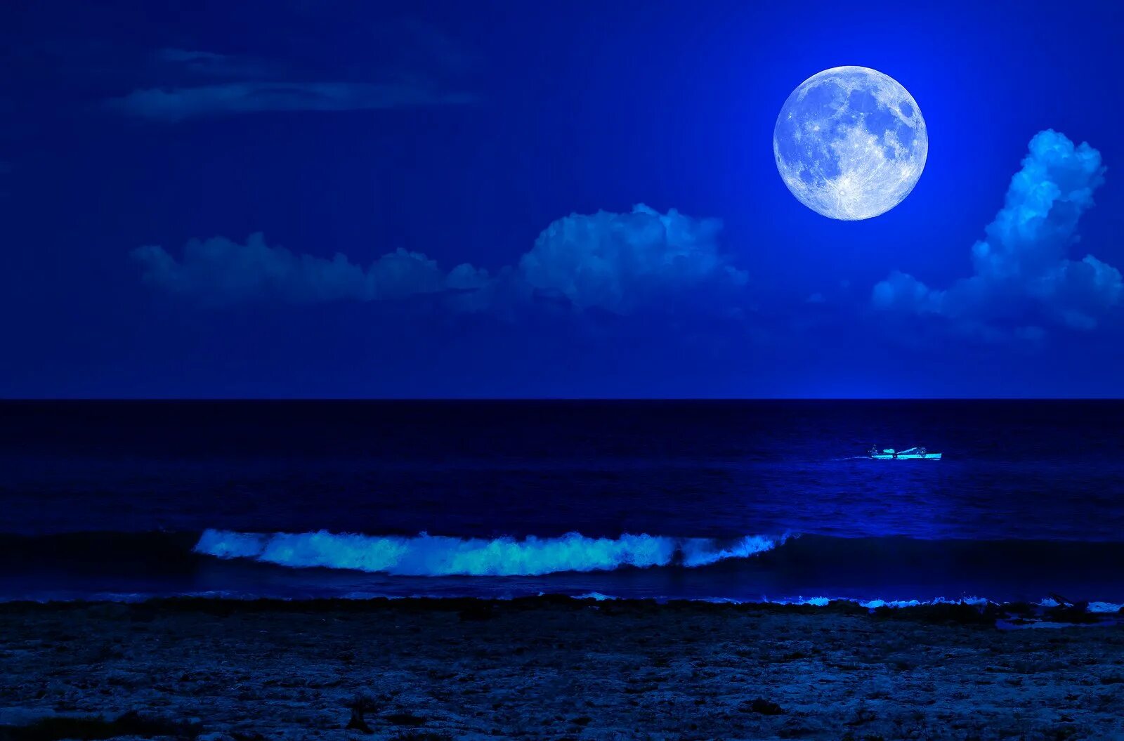 Лунный синий. Голубое полнолуние. Romancing blue moon. Romancing blue moon. Синяя луна.