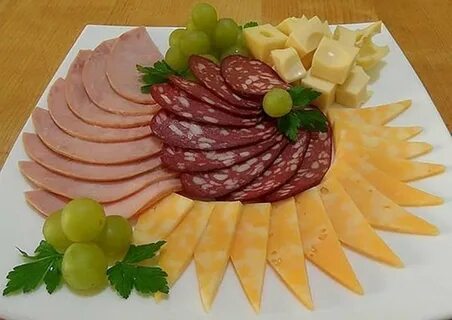 Как красиво нарезать колбасу на праздничный стол