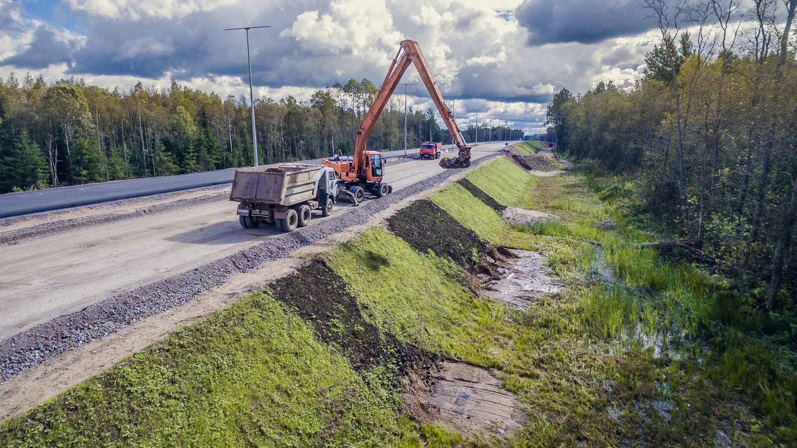 Псков москва автомобильная дорога. Реверсивная дорога Москва. Компания по строительству дорог Москва. ЗИП трасса Москва. 3d системы в дорожном строительстве.