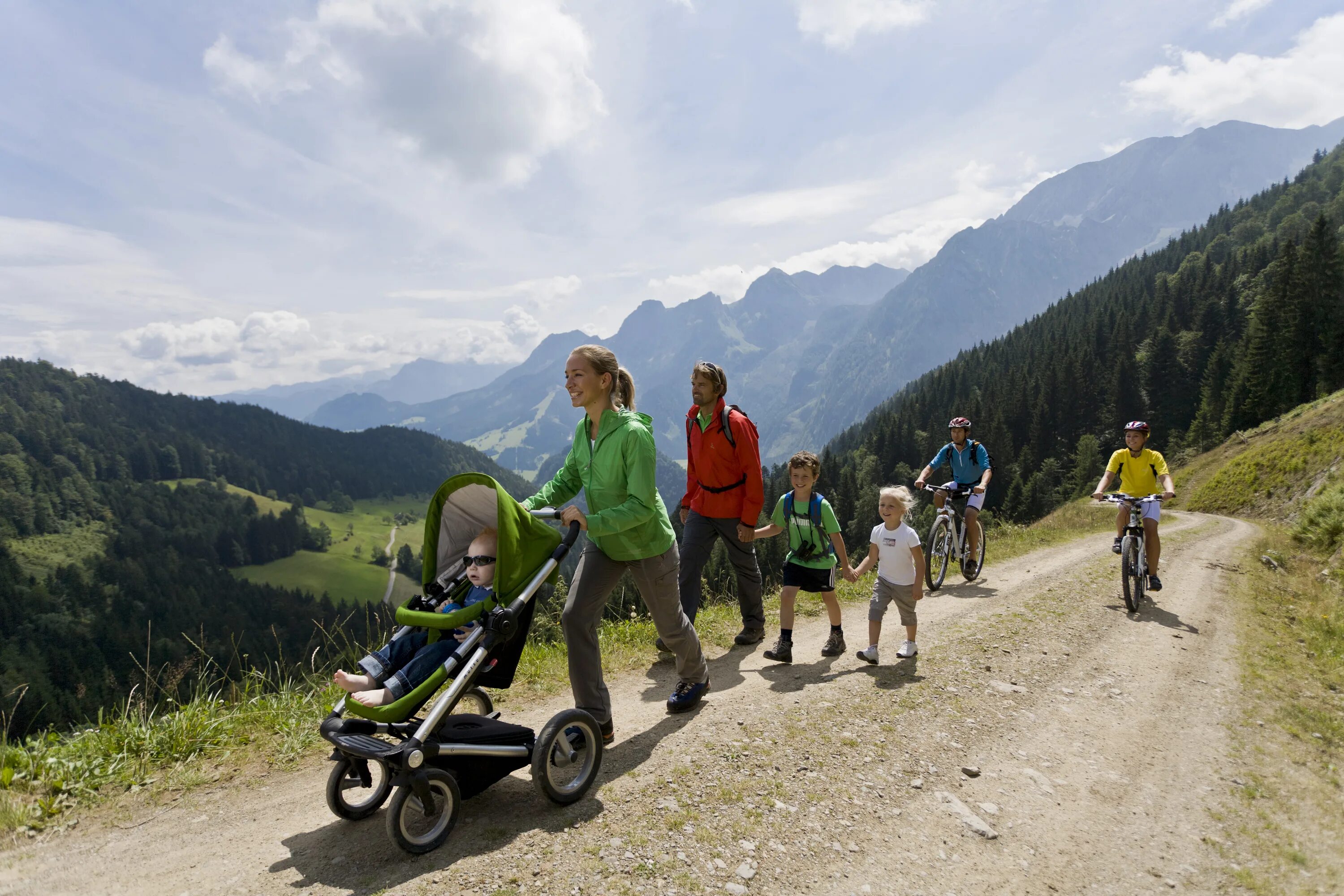 Family adventures. Travel adventure. Adventure family. Family adventures. Hiking adventure.