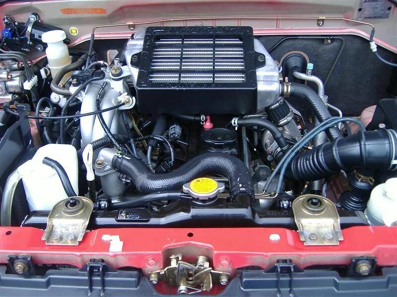 Мицубиси паджеро 2 двигателя. Mitsubishi Pajero Mini 2010 ДВС. Двигатель Pajero Mini. Mitsubishi Pajero Mini мотор. Митсубиси Паджеро мини двигатель.