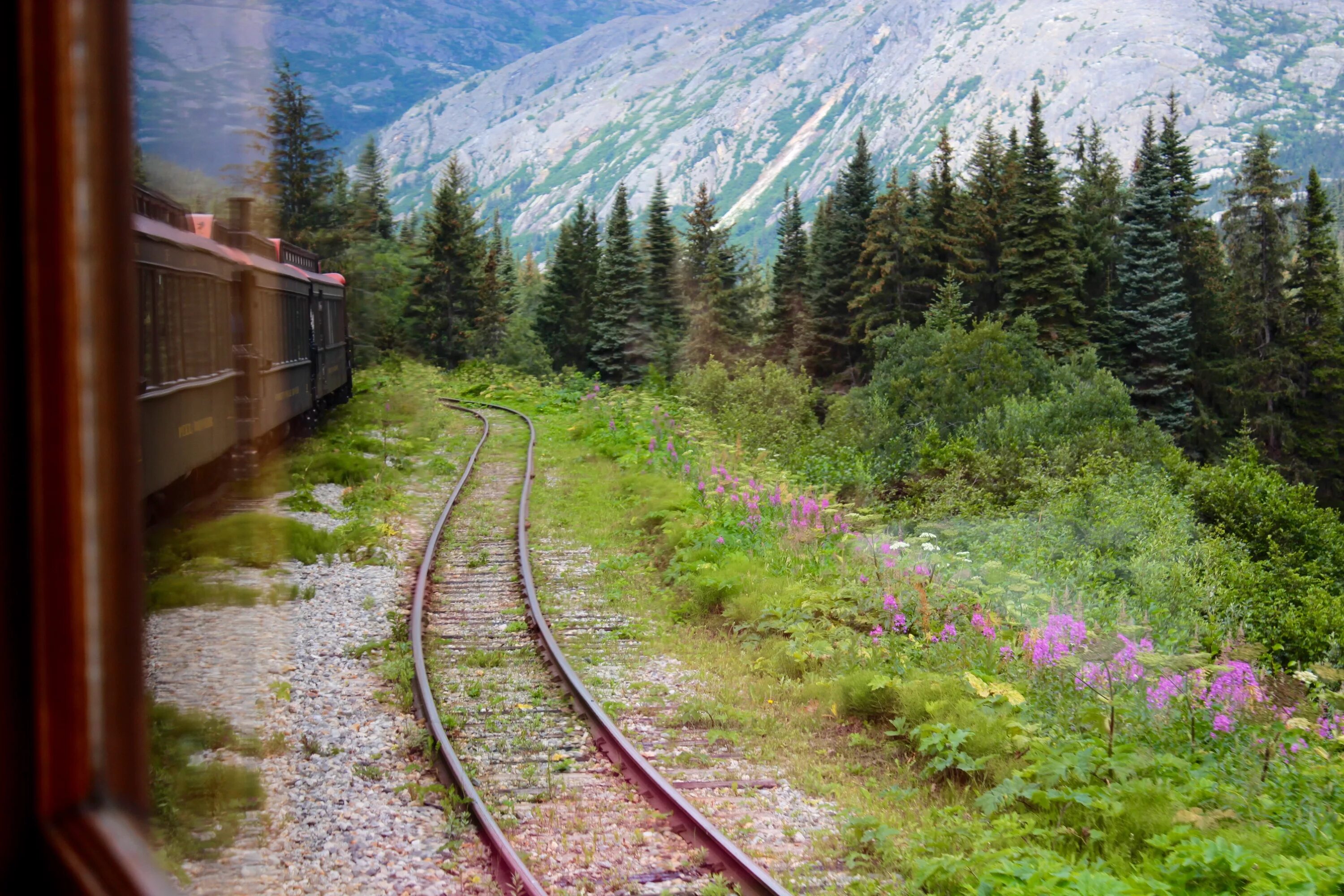 Железная дорога Аляски. О поездах и железной дороге. Железная жорог. Пейзаж с железной дорогой.