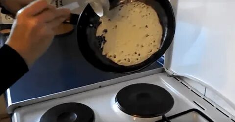 Чтобы блины не прилипали к сковородке