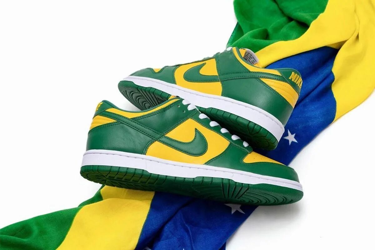 Кроссовки в бразилии. Nike dunk sp. dunk high nike зеленый желтый. dunks high nike зеленый белый желтый. бразильские кроссовки.
