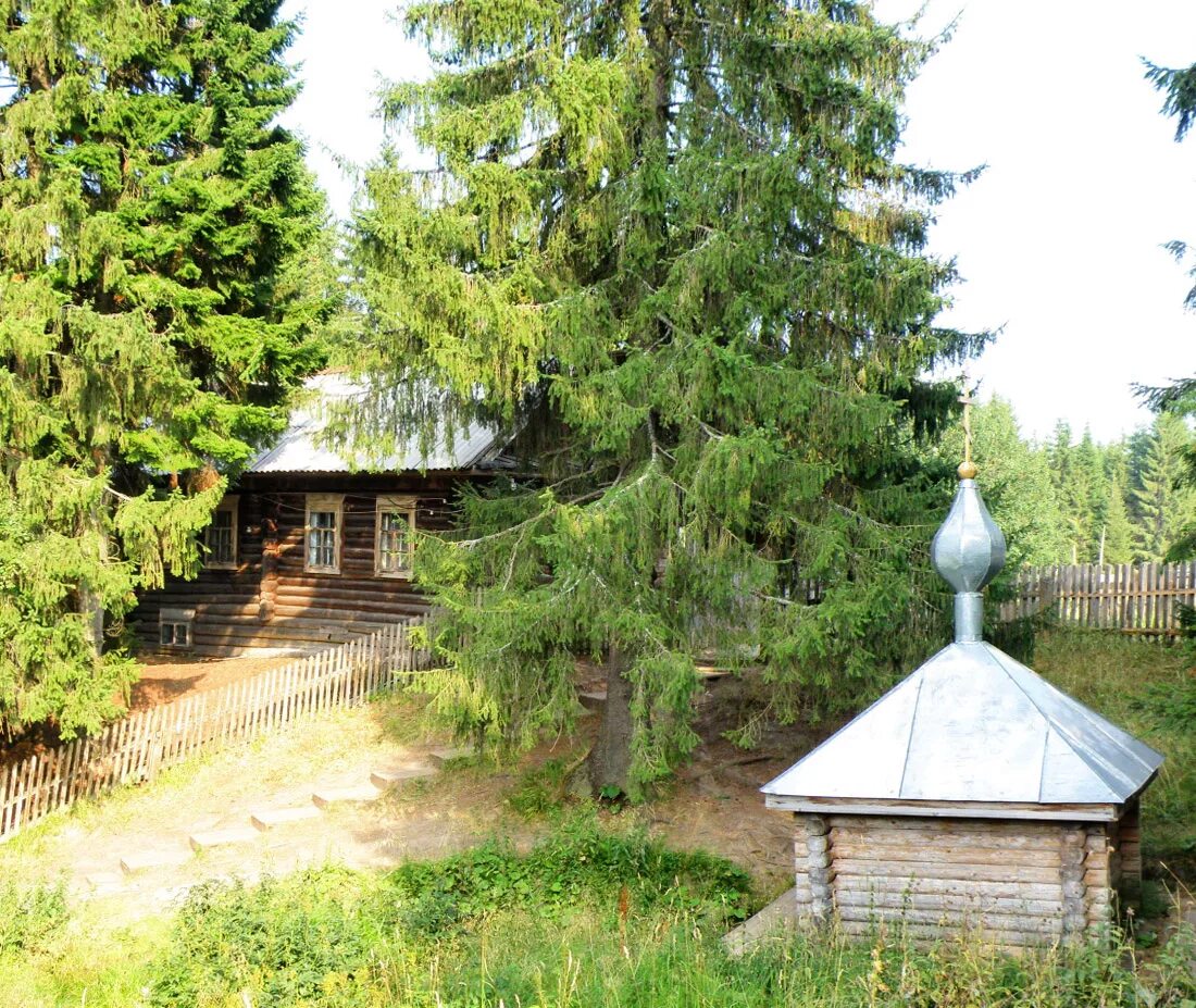 Родники пермский край. Никольский Родник Ныроб. Родник Святой источник Ныроб. Ныроб Пермский край. Ныроб Пермский край Никольский Родник и часовня.