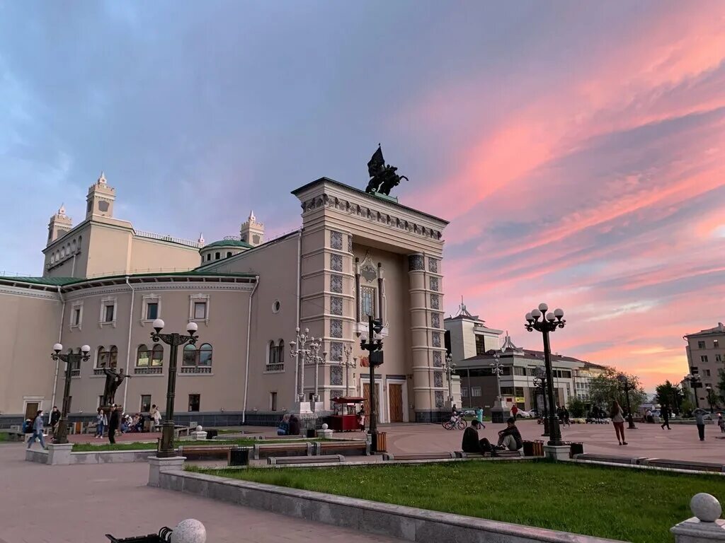 театр оперы и балета улан-удэ. бурятский театр оперы и балета. бурятский оперный. энхэ булат батор. бурятский оперный.