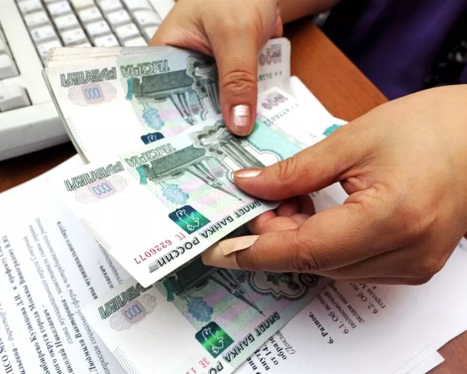 Выплаты 350 рублей. Выплаты. Деньги пособия. Денежные выплаты. Денежное пособие.